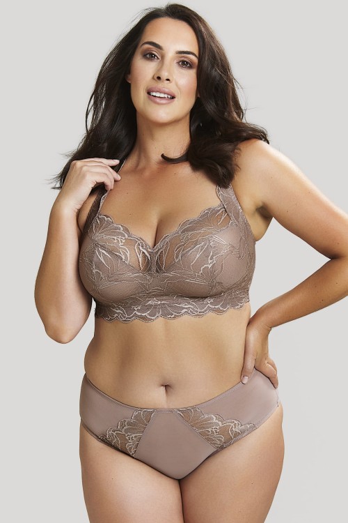 Embrace - Sculptresse - figi 10282 - fawn
