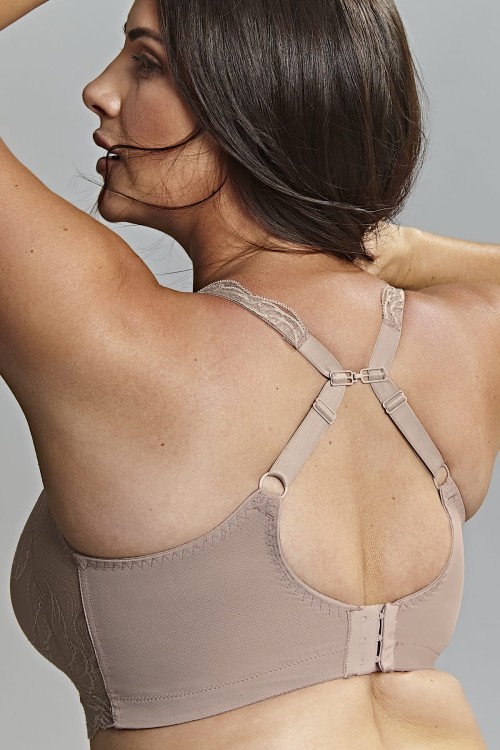 Embrace - Sculptresse - figi 10282 - fawn